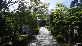 伊達氏4代目当主伊達政依により創建