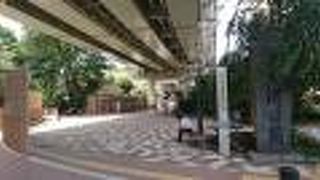 神田川沿いに整備された公園