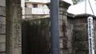 門が残っています