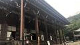 ゆったりとしたお堂