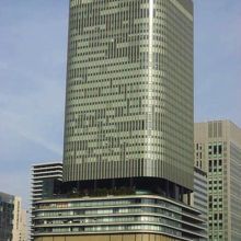 大阪中之島の巨大なタワーです。