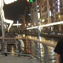 道頓堀川沿いの遊歩道