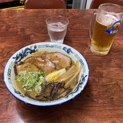 昭和っぽいレトロな店内