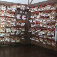 奉納された絵馬