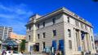 かわいいアクセサリーがたくさん売ってました!　ピンクの郵便ポストも有名!