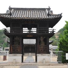 風格がある山門だ