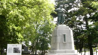 依田勉三之銅像だけの公園　～　中島公園