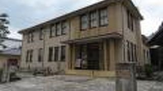 新町通りにあります