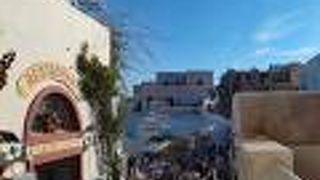 窓際席の見晴らし良好、だが夕暮れ時は混んでいます