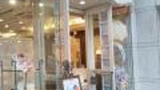 優雅で上品な老舗のレース商品