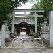 鳥居や拝殿に菊花紋