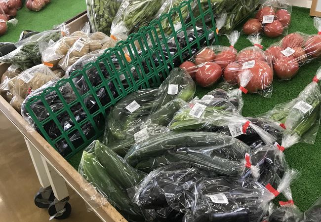 朝採り野菜の販売は朝7時から