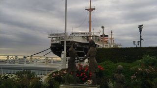 氷川丸のある風景