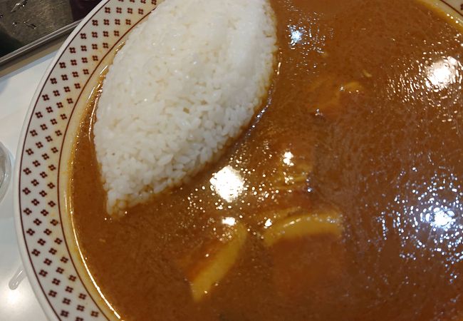 店名が不思議な新宿の老舗カレー店