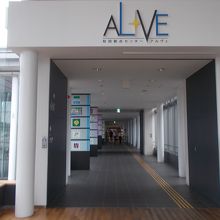 駅からの直結した入り口です。