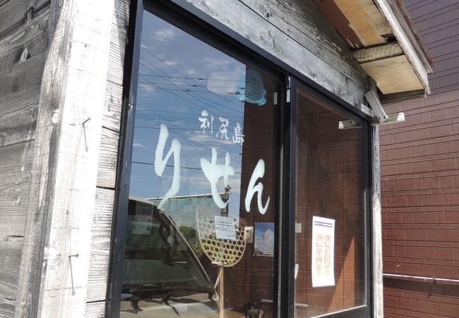 とっても小さなお店です