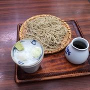 昔にタイムスリップしたようなお蕎麦屋さん。