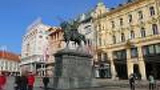 クロアチアの英雄の像