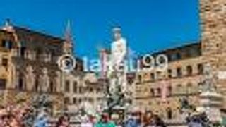 人気観光スポットのシニョリーア広場にある噴水です。