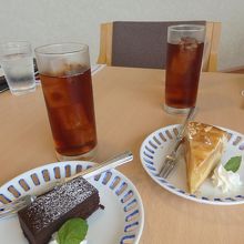 ｹｰｷｾｯﾄは1,000円 ｱｯﾌﾟﾙﾊﾟｲとﾁｮｺｹｰｷ