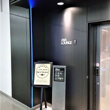 内部での撮影は密で危険