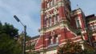 レンガ造りの建物は歴史を感じさせる