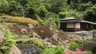 本堂の裏手にある庭園はみごと