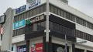 駅前のショッピングモール