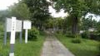 横田駅から北東に約30分程度の場所にあります。