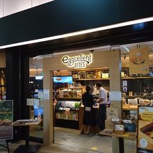 ベンツ展示コーナーの後