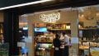 羽田空港のセルフサービスカフェ