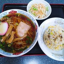 半チャーハンラーメンセット850円