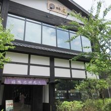 ショッピングセンターの箱根老舗通り