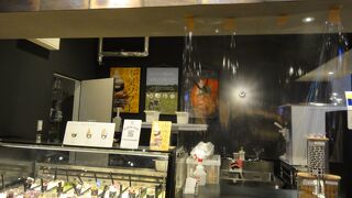 フードコートにあり