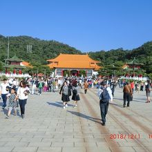 オレンジ色の建物が忠烈祠