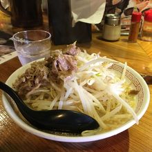 二郎系の豚ラーメン