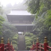 荘厳な雰囲気のお寺です。