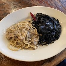 デュクセルクリームとイカスミのダブルスパゲッティ