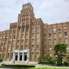 裏は日比谷公会堂