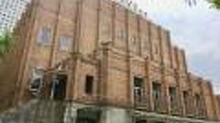 市政会館の裏側