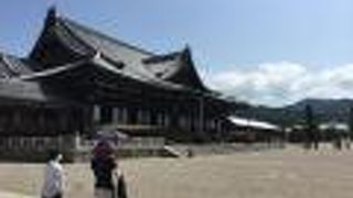 天理教教会本部は圧巻の建築物