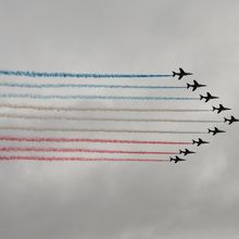 航空ショーによるトリコロールの飛行雲