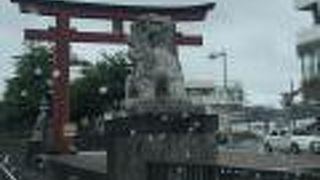 大きな鳥居です