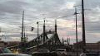 彫刻がきれいな橋