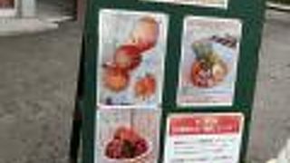 中山峠の石碑横にあります