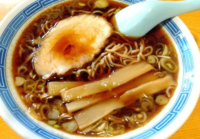 行列する人気の高山ラーメン