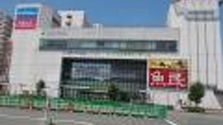 北上駅西口の駅前にあります。