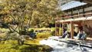 季節限定公開のお寺です。