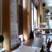 椅子にぬいぐるみが置いてあります。