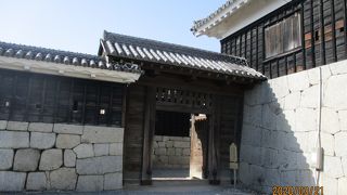 大天守東隣の高麗門